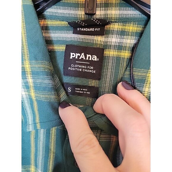 prAna Button Up Flannel Shirt Men's Small Green Yellow Plaid Casual, NWT $79 - Picture 2 of 13